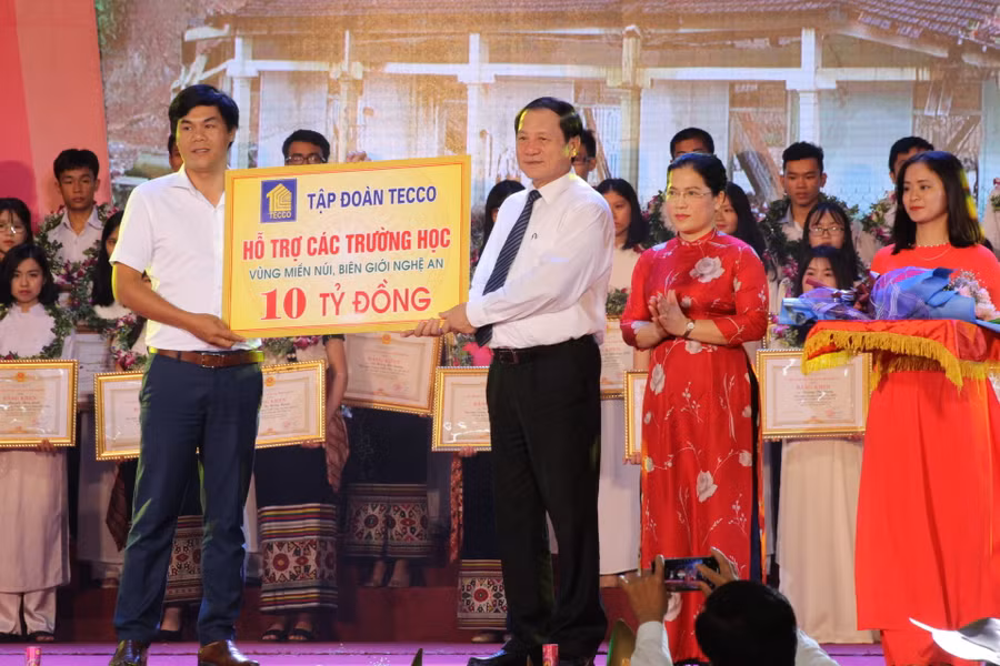 Các đơn vị hảo tâm chung tay hỗ trợ các trường học chịu thiệt hại do bão lũ