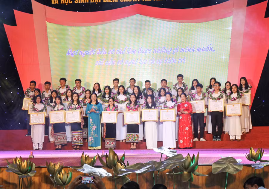 Vinh danh 35 học sinh đạt điểm cao các khối thi kỳ thi THPT quốc gia 2018