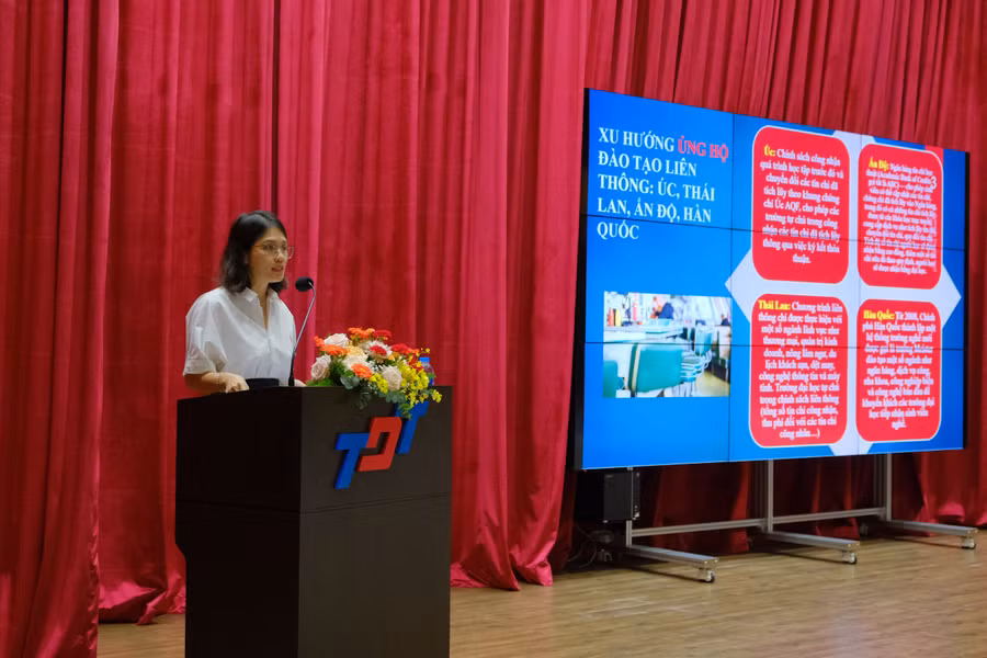 Bà Nguyễn Thảo Hương chia sẻ thông tin tại tọa đàm. Ảnh: Mạnh Tùng