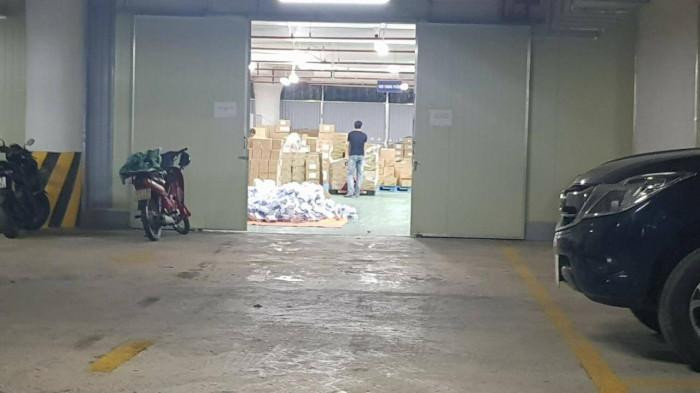 Bãi đỗ xe ngầm Mễ Trì Hạ tập kết hàng hoá, vật liệu dễ cháy (ảnh chiều 20/9) Bãi đỗ xe ngầm Mễ Trì Hạ tập kết hàng hoá, vật liệu dễ cháy (ảnh chiều 20/9)