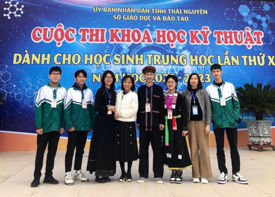 Học sinh trường Phổ thông Dân tộc Nội trú tỉnh Thái Nguyên tham gia Cuộc thi Khoa học Kỹ thuật dành cho học sinh trung học.