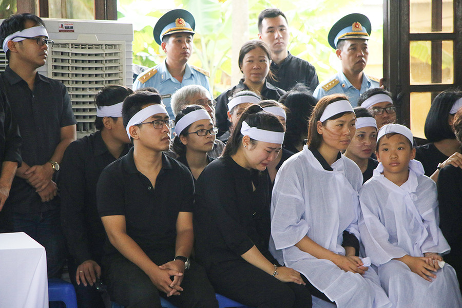 Thân nhân gia đình 2 phi công Khuất Mạnh Trí và Phạm Giang Nam