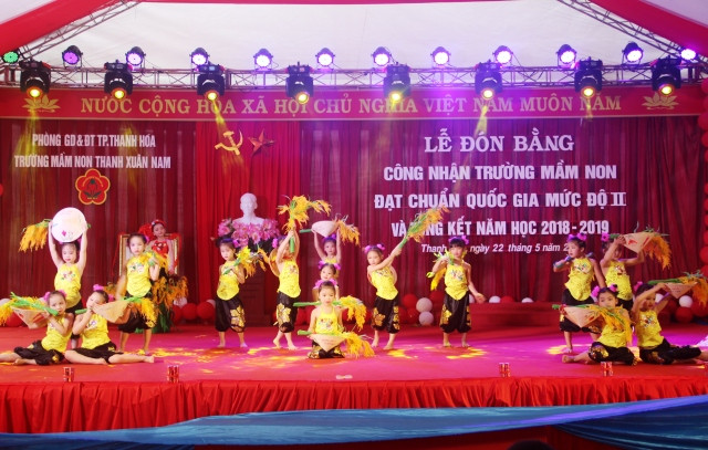 Tiết mục văn nghệ của các bé ở Trường Mầm non Thanh Xuân Nam