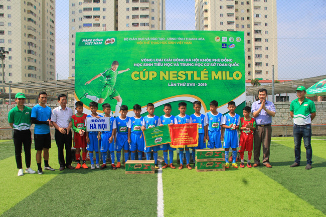 Đội bóng khối Tiểu học Hà Nội giành vị trí thứ Nhì của giải Đội bóng khối Tiểu học Hà Nội giành vị trí thứ Nhì của giải