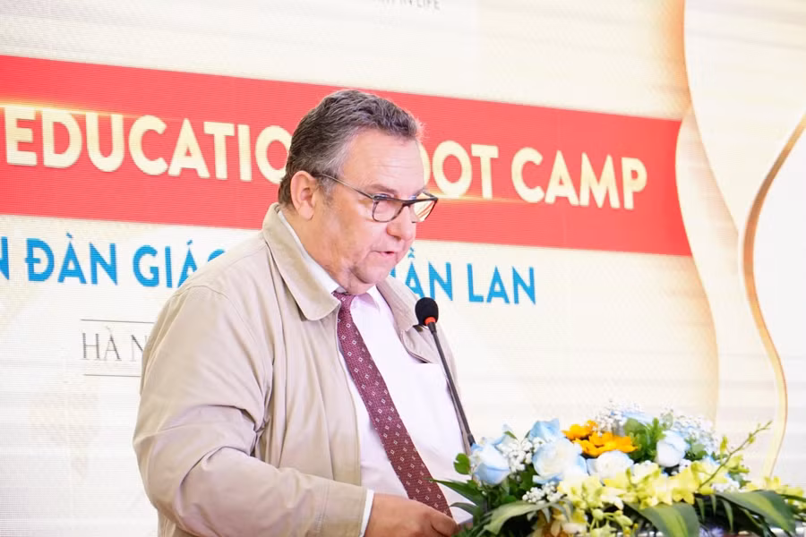 Ngài Kari Kahiluoto, Đại sứ Phần Lan tại Việt Nam