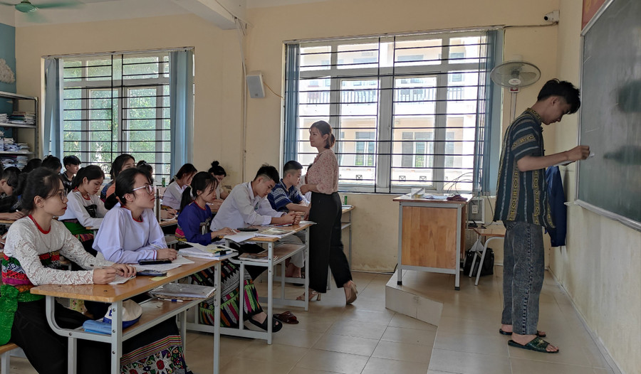 Học sinh khối 12, Trường THPT DTNT Ngọc Lặc (Thanh Hóa) đang tập trung ôn thi tốt nghiệp. Ảnh: Thế Lượng.