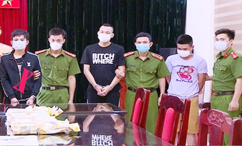 Ba đối tượng vận chuyển trái phép chất ma túy bị Công an bắt giữ. Ảnh: Công an cung cấp.