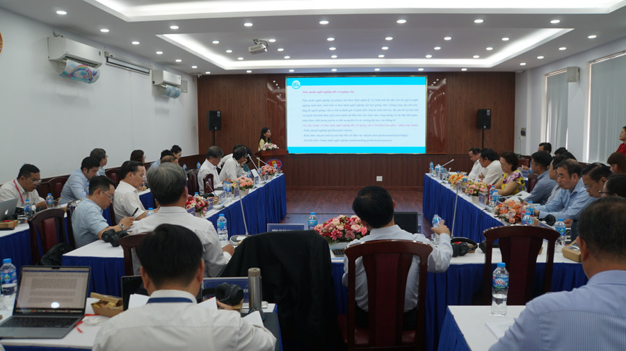 Toàn cảnh tọa đàm &quot;Pháp luật về nhà giáo của một số quốc gia và bài học kinh nghiệm cho Việt Nam&quot;. Ảnh: Mạnh Tùng