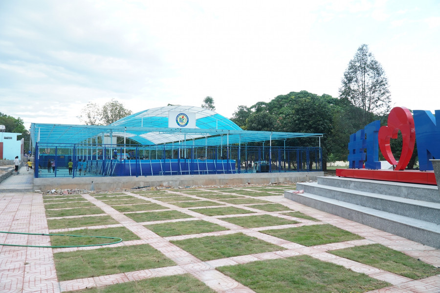 Bể bơi thông minh của Trường THPT Nghi Lộc 2 (huyện Nghi Lộc, Nghệ An) trị giá 600 triệu đồng, do nhà trường huy động cựu học sinh các khóa quyên góp, ủng hộ xây dựng.