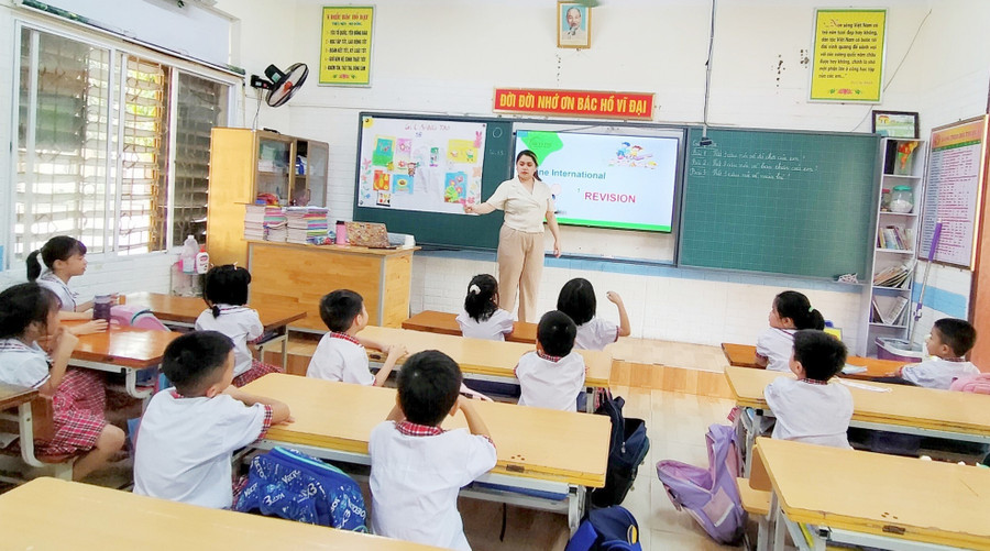 Mức thu thực hiện dạy ngoại ngữ tăng cường tối đa 60 nghìn đồng/tiết dạy đối với giáo viên người bản ngữ. Ảnh: NTCC. Mức thu thực hiện dạy ngoại ngữ tăng cường tối đa 60 nghìn đồng/tiết dạy đối với giáo viên người bản ngữ. Ảnh: NTCC.