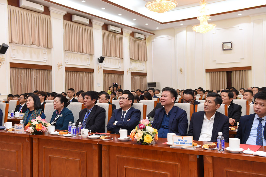 Các đại biểu tham dự buổi gặp mặt và tuyên dương. Các đại biểu tham dự buổi gặp mặt và tuyên dương.