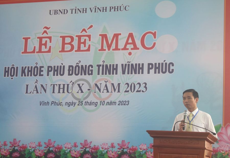Ông Hoàng Minh Tuấn - Trưởng phòng GDPT, Sở GDĐT tỉnh Vĩnh Phúc phát biểu tại lễ bế mạc. Ông Hoàng Minh Tuấn - Trưởng phòng GDPT, Sở GDĐT tỉnh Vĩnh Phúc phát biểu tại lễ bế mạc.