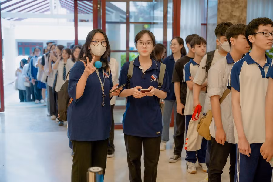 Học sinh Trường THPT Chuyên Vĩnh Phúc tham gia triển lãm INDEC GLOBAL FAIR 2023. Ảnh: THPT Chuyên Vĩnh Phúc