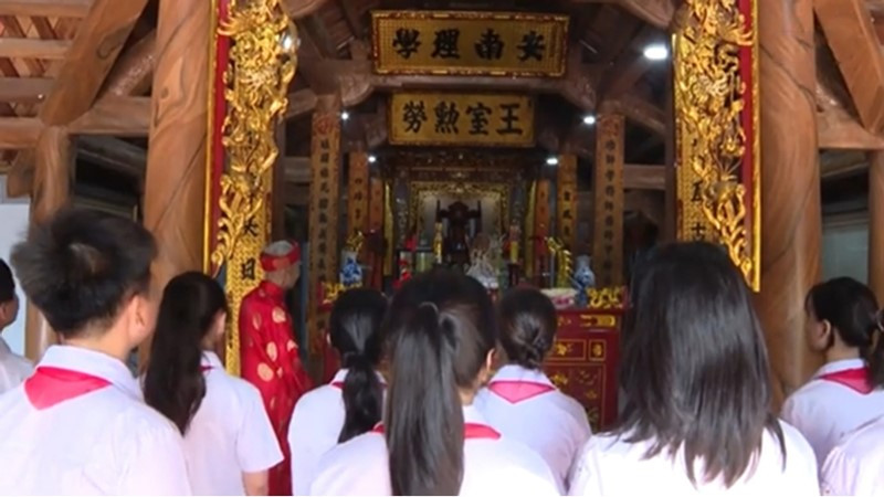 Chính cung Đền thờ Trạng nguyên Vũ Duệ.