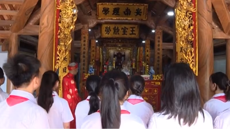 Chính cung Đền thờ Trạng nguyên Vũ Duệ.