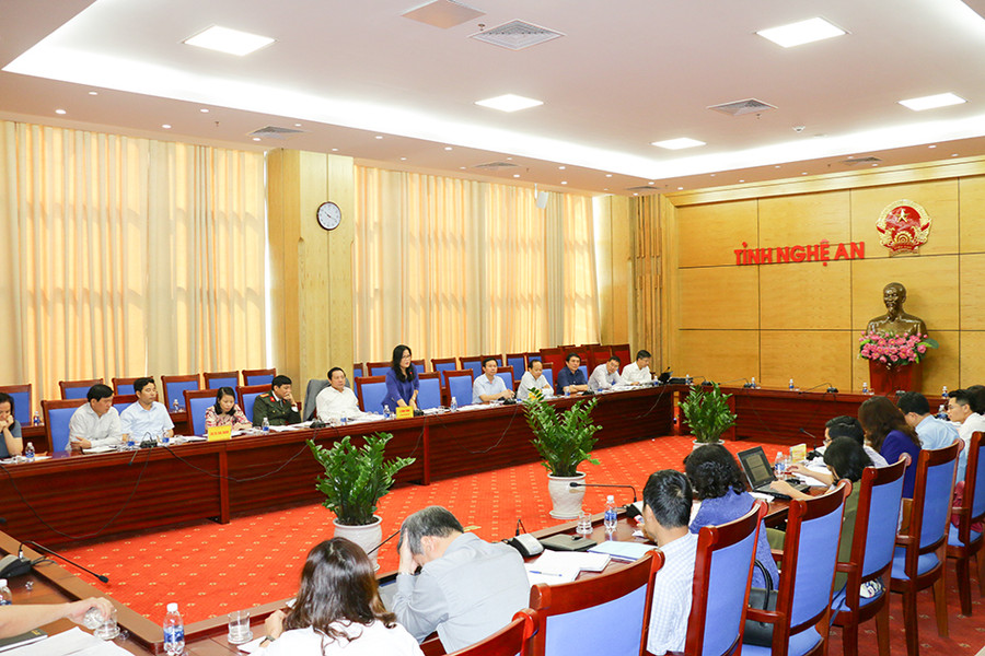 Đoàn làm việc của Bộ GD&ĐT kiểm tra công tác pháp chế ngành giáo dục tại Nghệ An