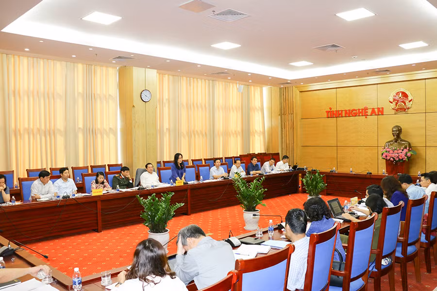 Đoàn làm việc của Bộ GD&ĐT kiểm tra công tác pháp chế ngành giáo dục tại Nghệ An