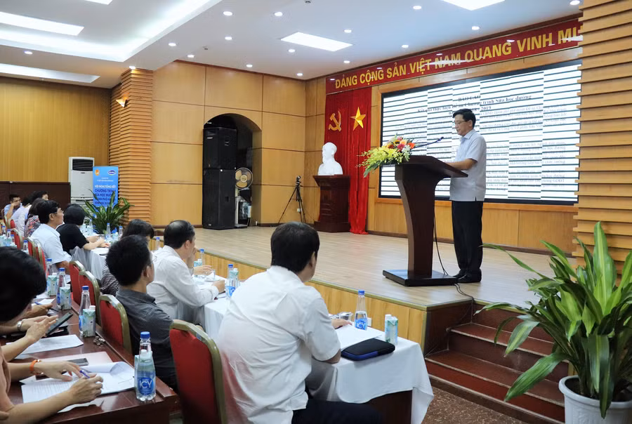 Ông Phạm Xuân Tiến, Phó Giám đốc sở GD&ĐT Hà Nội Phát biểu tại Hội nghị.