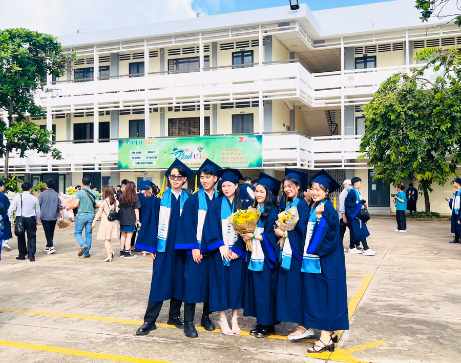 Tân kỹ sư, cử nhân Trường ĐH Giao thông Vận tải TPHCM. Ảnh: NTCC