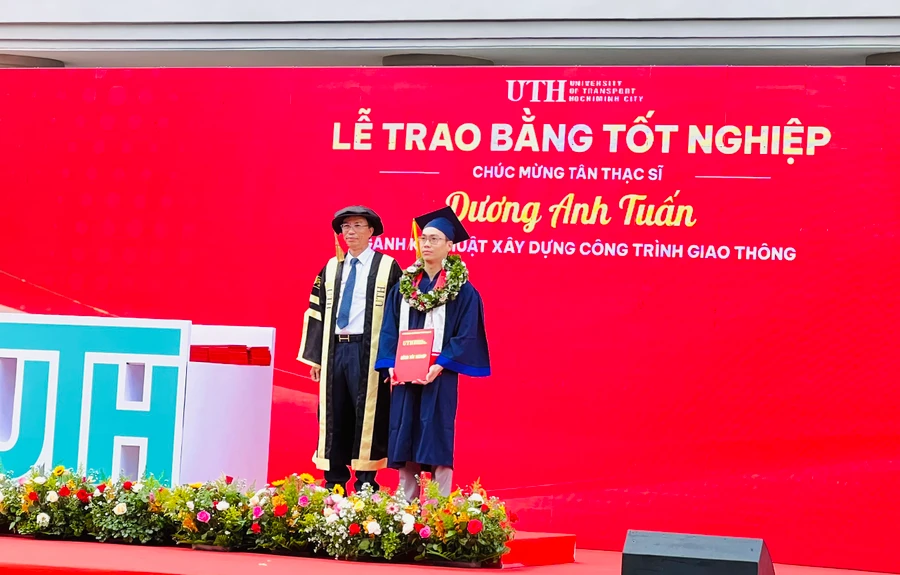 Lễ trao bằng tốt nghiệp tại Trường ĐH Giao thông Vận tải TPHCM ngày 23/7. Ảnh: NTCC