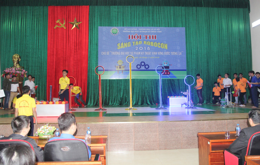 Kịch tính thi đấu Robocon ảnh 4 Kịch tính thi đấu Robocon ảnh 4