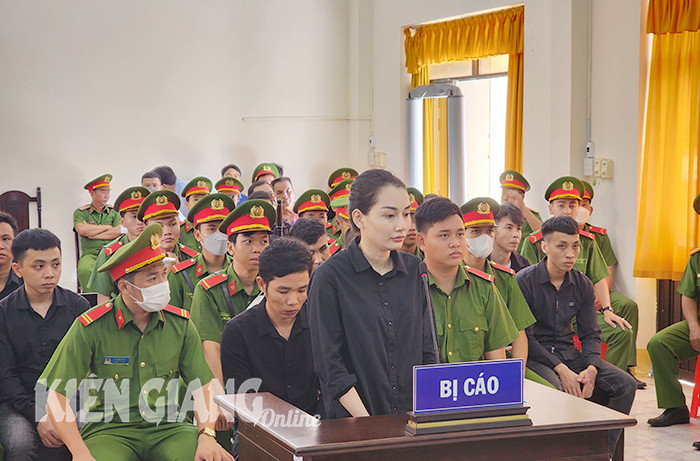 Bị cáo Vũ Thị Diệp tại phiên tòa. (Ảnh: Kiên Giang Online) Bị cáo Vũ Thị Diệp tại phiên tòa. (Ảnh: Kiên Giang Online)