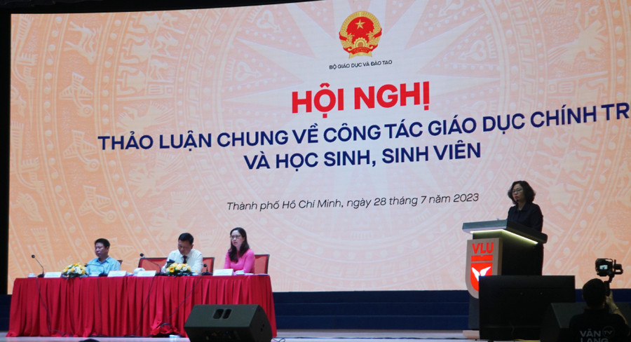 Thứ trưởng Ngô Thị Minh phát biểu tại phiên thảo luận chung về công tác giáo dục chính trị, công tác học sinh, sinh viên, ngày 28/7. Ảnh: Mạnh Tùng. Thứ trưởng Ngô Thị Minh phát biểu tại phiên thảo luận chung về công tác giáo dục chính trị, công tác học sinh, sinh viên, ngày 28/7. Ảnh: Mạnh Tùng.