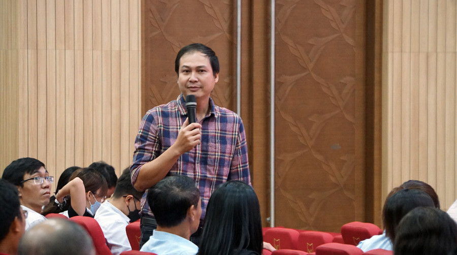 ThS Phạm Tuấn Hiệp - Trường Đại học Y Dược TPHCM nêu ý kiến tại phiên thảo luận ở khối đại học. Ảnh: Mạnh Tùng. ThS Phạm Tuấn Hiệp - Trường Đại học Y Dược TPHCM nêu ý kiến tại phiên thảo luận ở khối đại học. Ảnh: Mạnh Tùng.