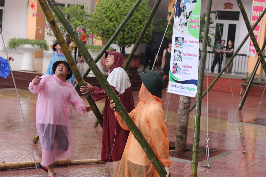 Không khí khẩn trương, hối hả