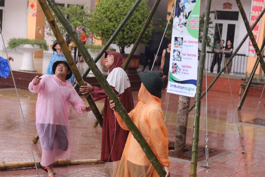 Không khí khẩn trương, hối hả