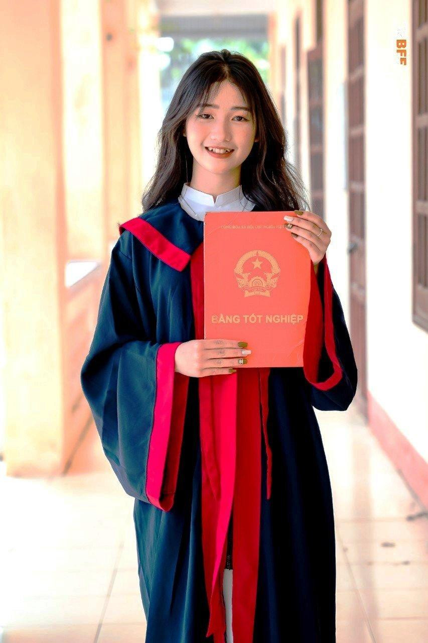 Nữ sinh Nguyễn Thị Hạnh, cựu học sinh Trường THPT Thọ Xuân 5 (Thọ Xuân, Thanh Hóa). Nữ sinh Nguyễn Thị Hạnh, cựu học sinh Trường THPT Thọ Xuân 5 (Thọ Xuân, Thanh Hóa).