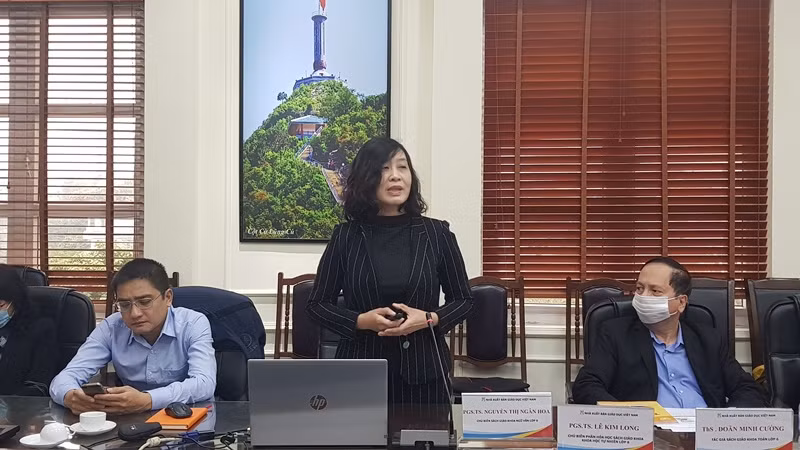 Đại diện Nhà xuất bản Giáo dục Việt Nam giới thiệu về bộ sách Kết nối tri thức với cuộc sống.