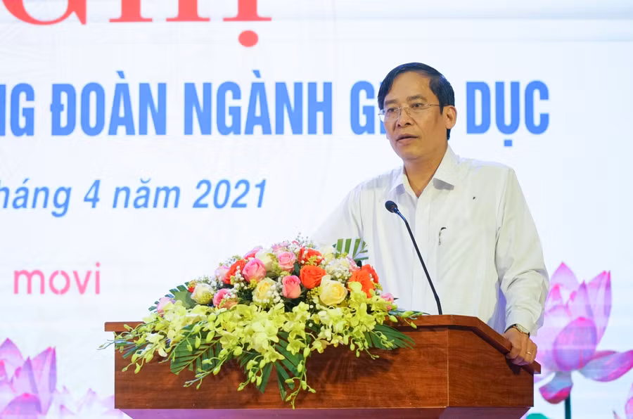 Ông Vũ Minh Đức - Chủ tịch Công đoàn GDVN phát biểu tại hội nghị