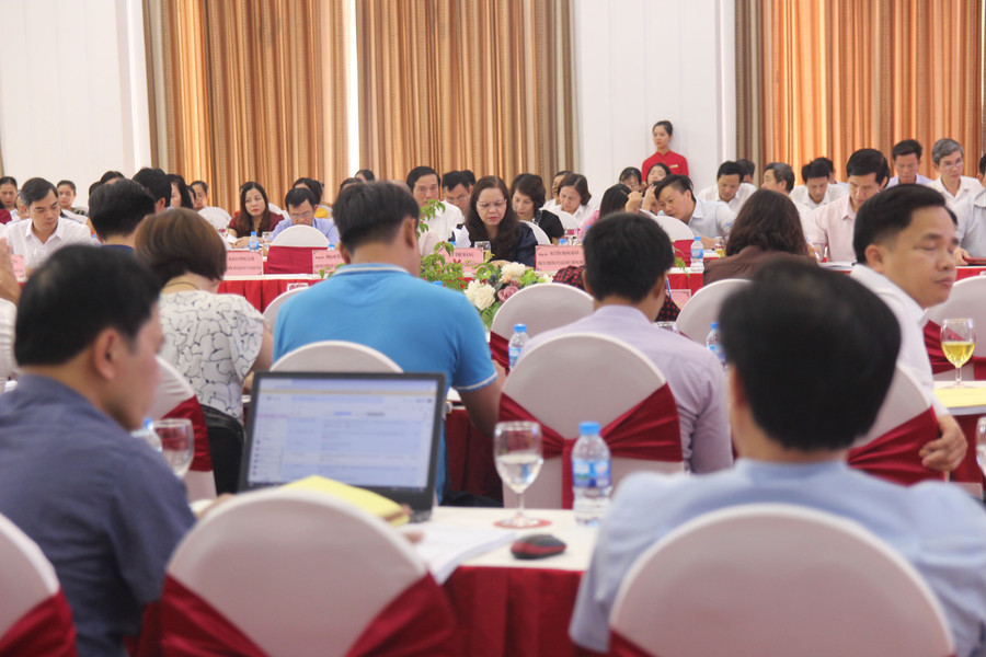 Các đại biểu lắng nghe tham luận tại hội thảo. Các đại biểu lắng nghe tham luận tại hội thảo.