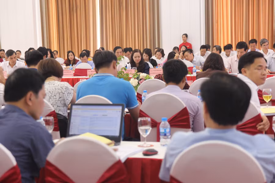 Các đại biểu lắng nghe tham luận tại hội thảo. Các đại biểu lắng nghe tham luận tại hội thảo.