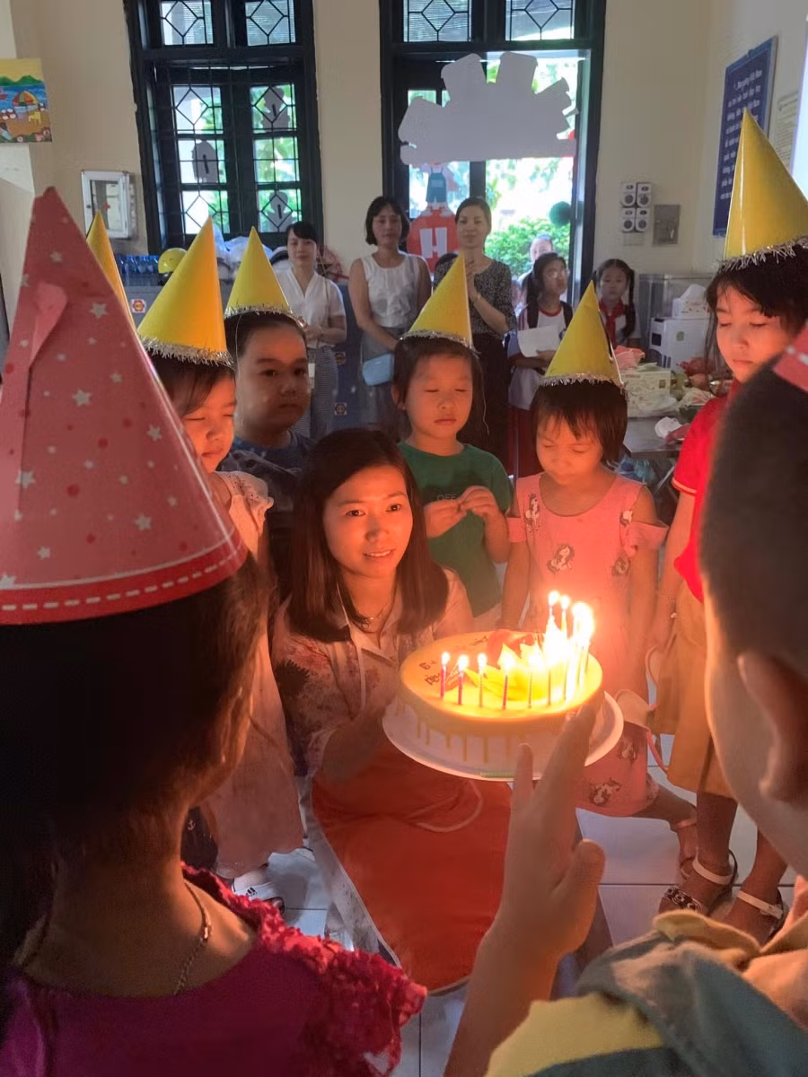 Tổ chức sinh nhật cho học sinh để tạo niềm vui, tăng gắn kết yêu thương. Ảnh tư liệu