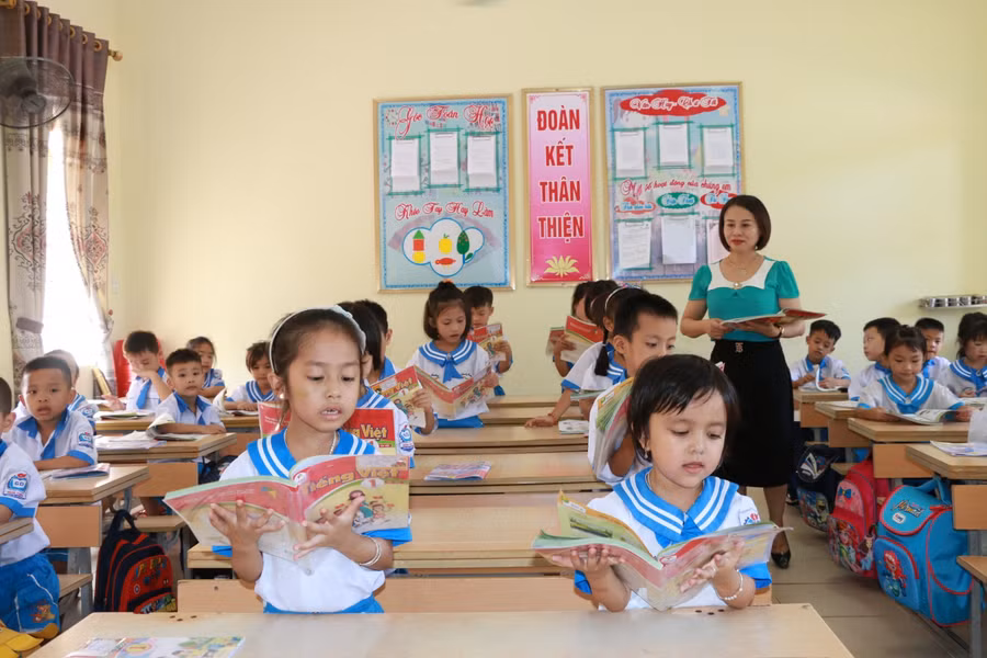 Giờ học của cô trò Trường Tiểu học Nghi Xuân, Nghi Lộc.