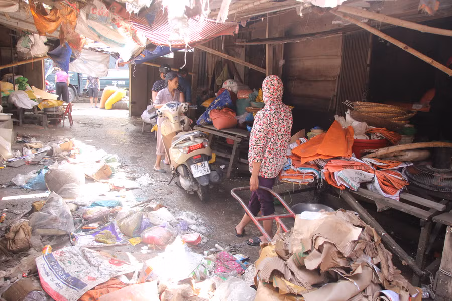 Kiot phía Tây chợ Vinh tan hoang sau lụt