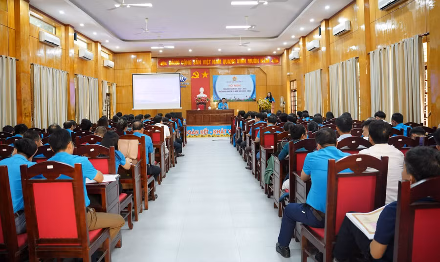 Công đoàn ngành giáo dục Nghệ An tổ chức hội nghị tổng kết năm học 2022-2023, triển khai nhiệm vụ năm học 2023-2024. Ảnh: Hồ Lài.