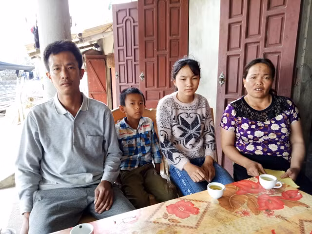 Hai cha con anh Chiến về sống với mẹ con chị Lan Hai cha con anh Chiến về sống với mẹ con chị Lan