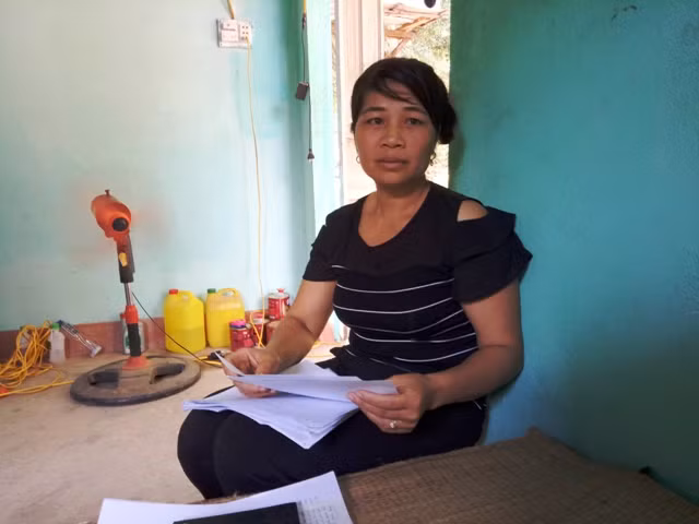 Bà Hà Thị Nga- mẹ đẻ nữ sinh Trương Thị Cẩm L. phán ánh sự việc.