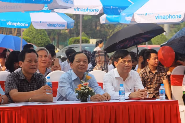 Các đại biểu dự Lễ khai mạc Triển lãm sách tại TP.Thanh Hóa.