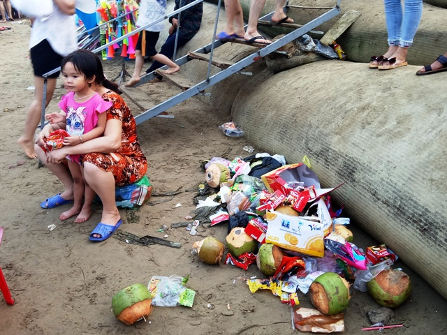 Những đống rác thải to tướng