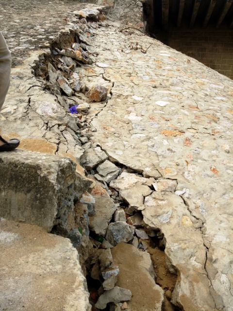 Theo ông Minh, hiện tượng sụt lún là mố cầu là do mới được xử lý, gia cố tạm. Để khắc phục lâu dài, cần phải có dự án khảo sát, thiết kế. Theo ông Minh, hiện tượng sụt lún là mố cầu là do mới được xử lý, gia cố tạm. Để khắc phục lâu dài, cần phải có dự án khảo sát, thiết kế.