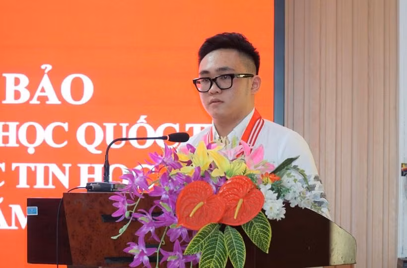 Trương Văn Quốc Bảo - nguyên học sinh Trường THPT chuyên Phan Bội Châu 2 lần giành Huy chương Bạc Olympic Tin học quốc tế.