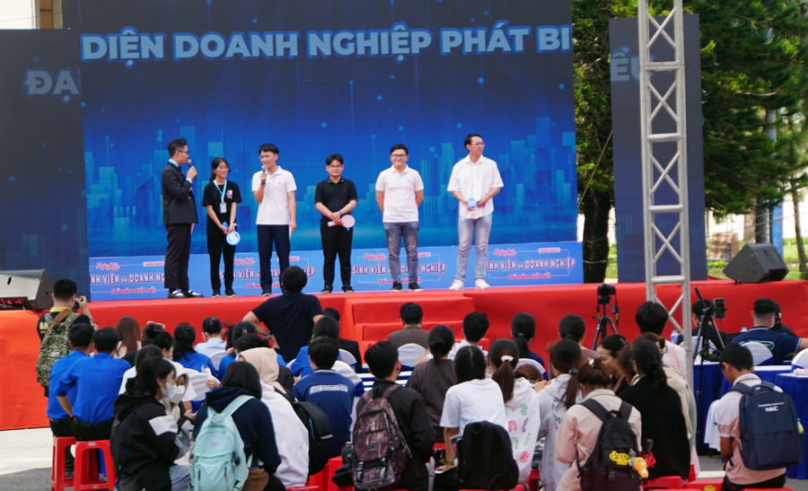 Chương trình "Hành trình chinh phục nhà tuyển dụng". Ảnh: Mạnh Tùng Chương trình "Hành trình chinh phục nhà tuyển dụng". Ảnh: Mạnh Tùng