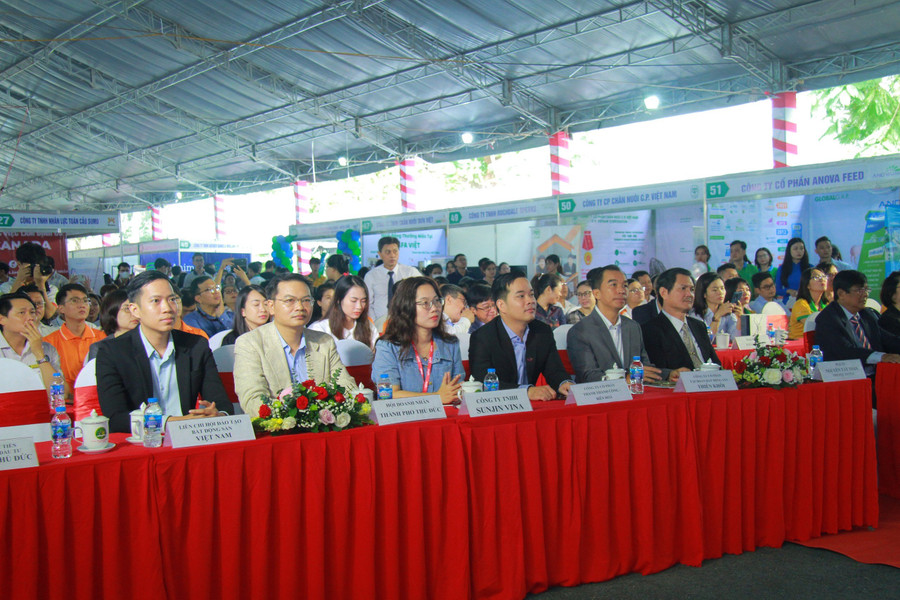 Đại diện các doanh nghiệp tham gia ngày hội việc làm 2023 của Trường Đại học Nông Lâm TPHCM. Ảnh: NLU Đại diện các doanh nghiệp tham gia ngày hội việc làm 2023 của Trường Đại học Nông Lâm TPHCM. Ảnh: NLU