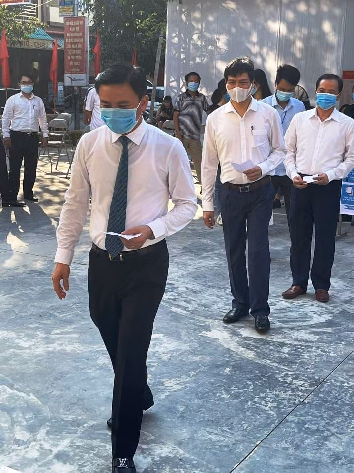Ông Đỗ Trọng Hưng - Ủy viên Trung ương Đảng, Bí thư Tỉnh ủy, Chủ tịch HĐND tỉnh, Trưởng đoàn ĐBQH tỉnh Thanh Hóa trong ngày bầu cử.
