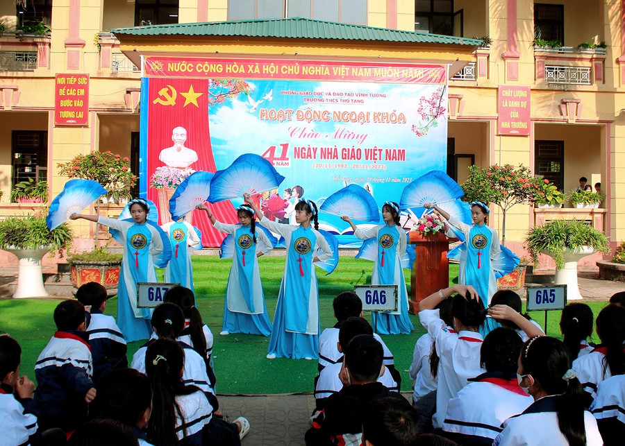 Tiết mục văn nghệ của học sinh nhà trường.