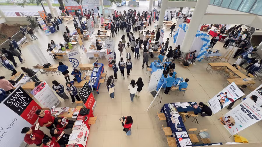 Quang cảnh ngày hội.